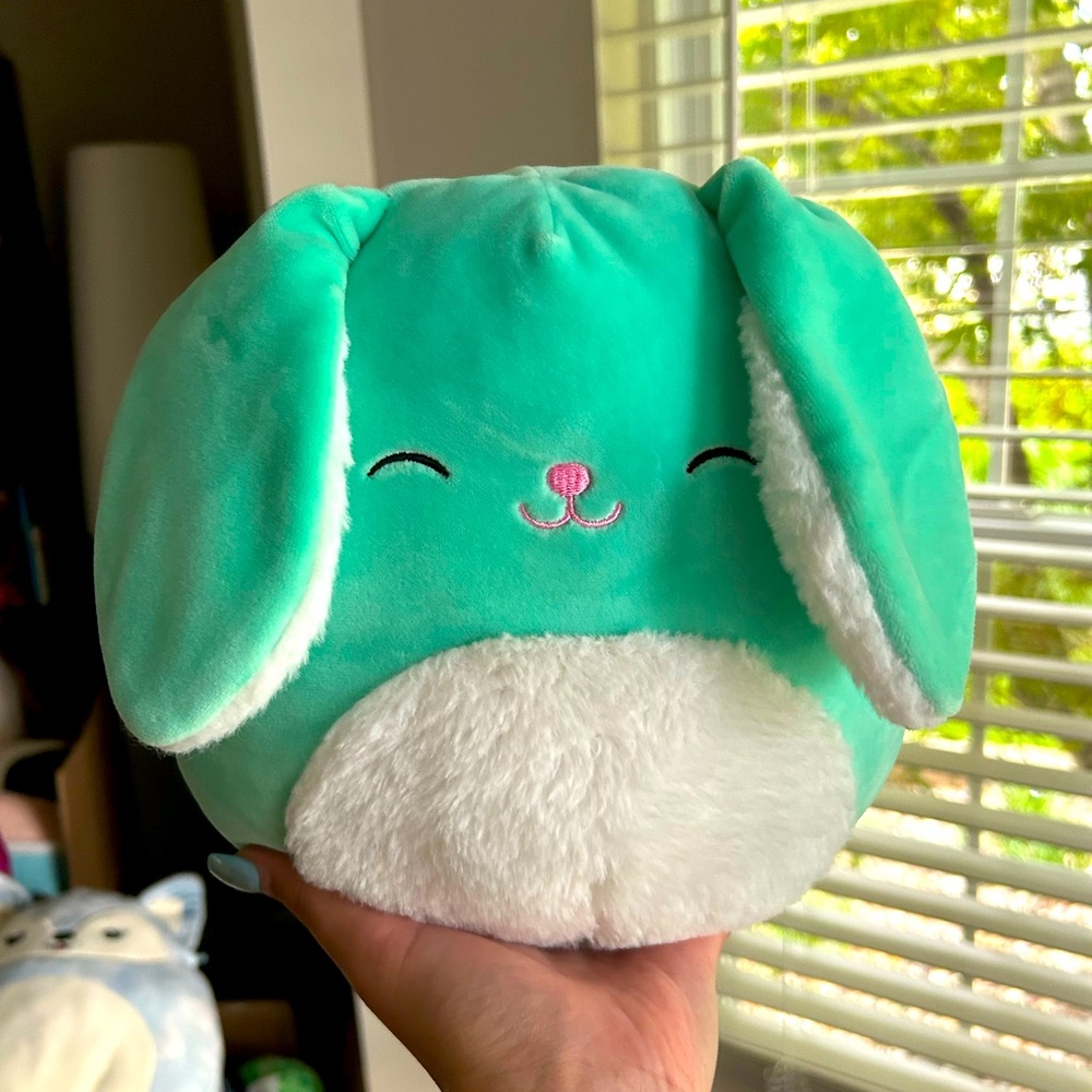 Sammy the bunny Squishmallow Easter edition 8in Nwot